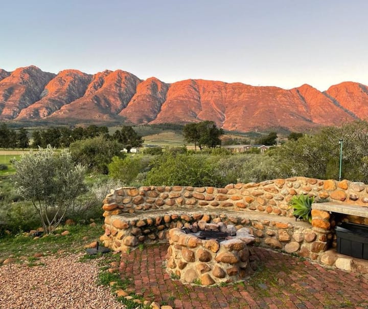 Cosy 2 bedroom cottage with beautiful views