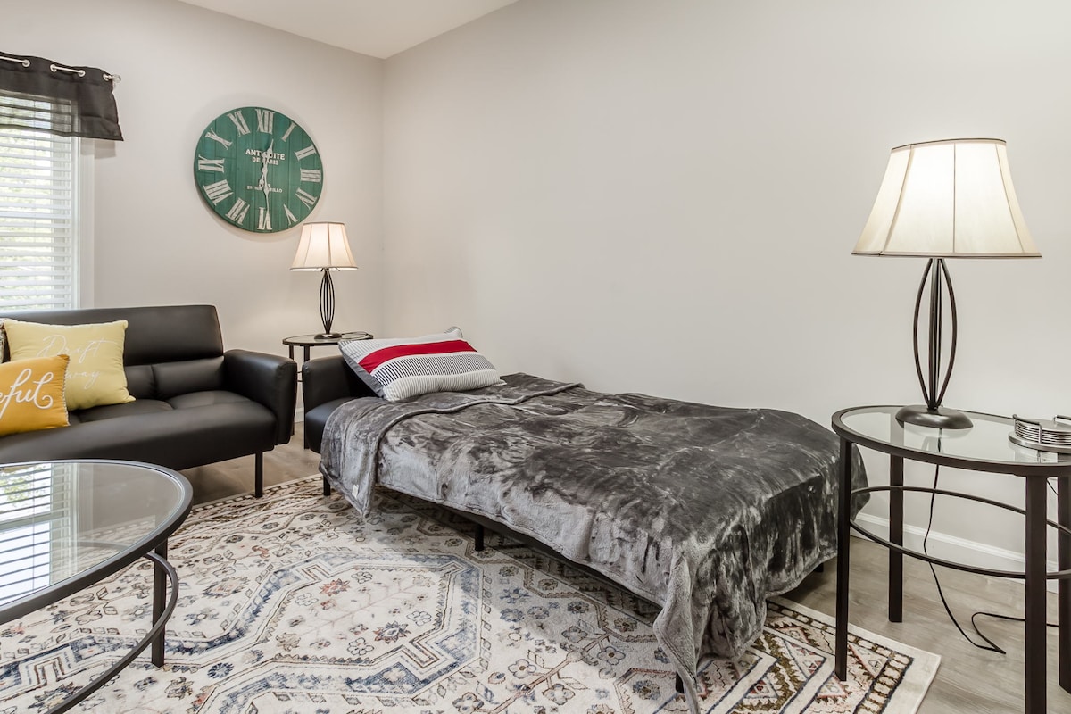 One bedroom apartment in downtown Canandaigua