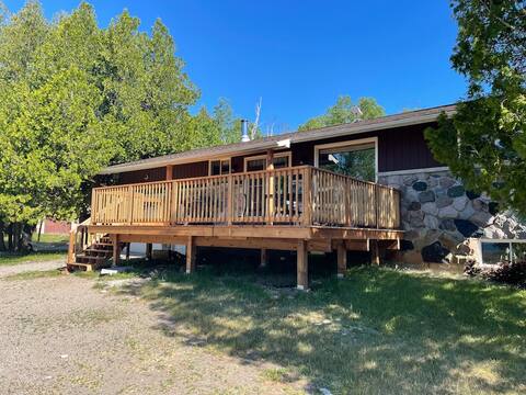 RARE! Luna Getaway 100+ Acres 4 Bdrm Lake Cottage