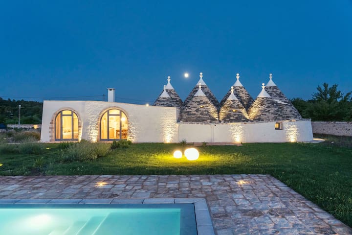 Luxury Trullo Oasis – Lush Garden, Pool, BBQ +More