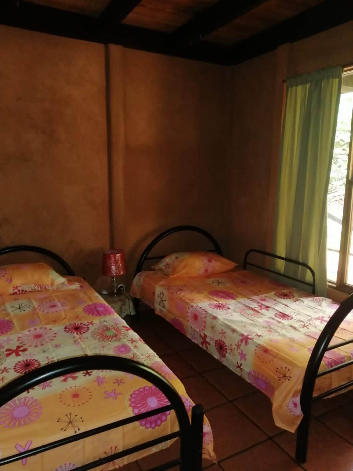 Спалня 3, две близнаци