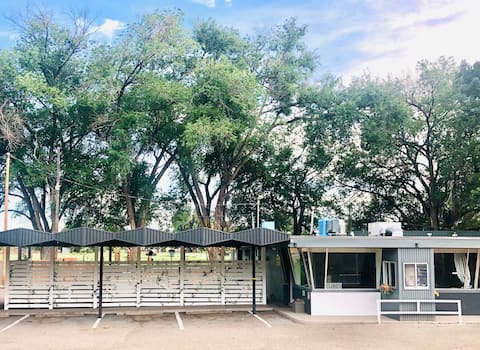 Delta "Dairy King" Carhop-Retro/Modern Airbnb