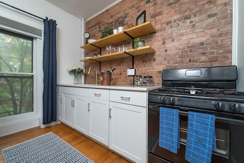 Top performing Airbnb: Luxury downtown penthouse, near Franklin Plaza. in Troy