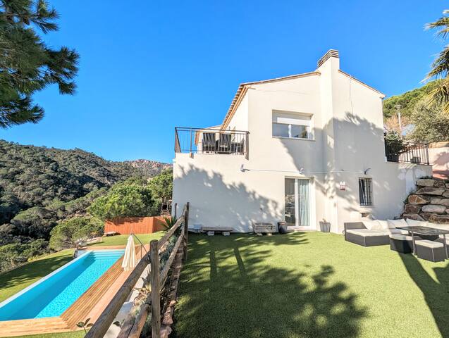 Host&Joy – Family Villa with Swimming Pool gallery image 5