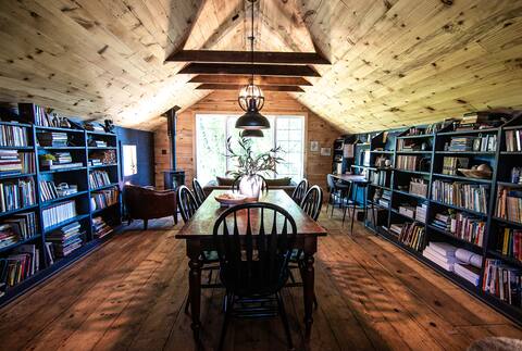 Goodly Farm - library, hot-tub, patio, garden!