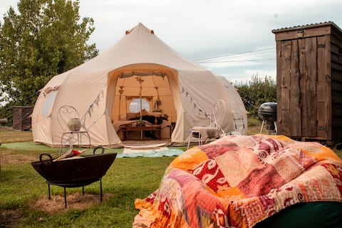 Top Airbnb: The Follies - "Luna", Luxury, Glamping tents in Maidstone