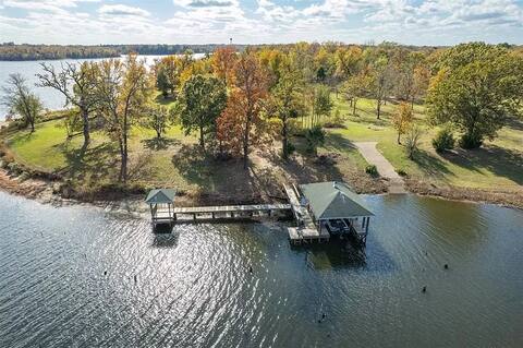 8 acre lake house with ramp, dock & fishing light