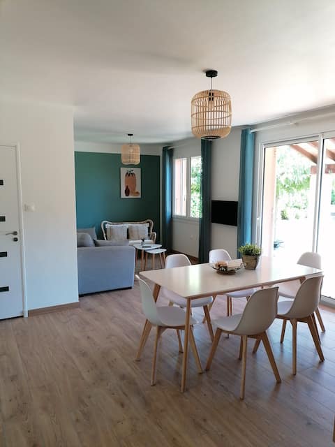 Annonce Airbnb populaire: "Les Demoiselles des Sorgues" Gîte à L'isle Sur La Sorgue