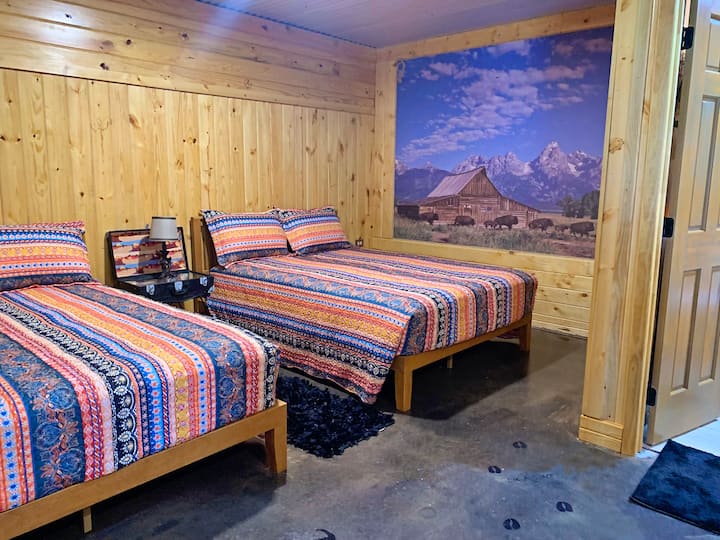 Seek n Snore Wildlife Spy cabin Cache by mountains Cabins for Rent in Cache, Oklahoma, United