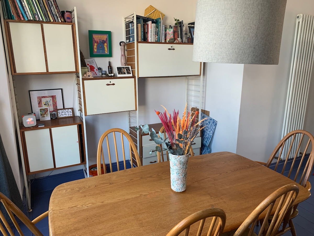 Popular Airbnb listing: Family friendly 4br. Next to beach + train station in Manston