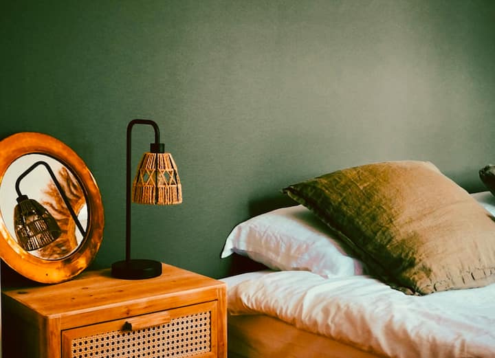 ห้องนอน 4 ห้องใน 180X200 หรือ 2X90X200 สีธรรมชาติ
ซักผ้าลินิน