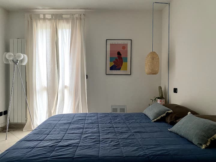 spavaća soba s bračnim krevetom