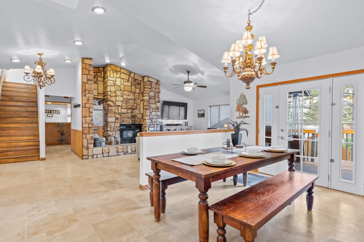 Bearadise dining area