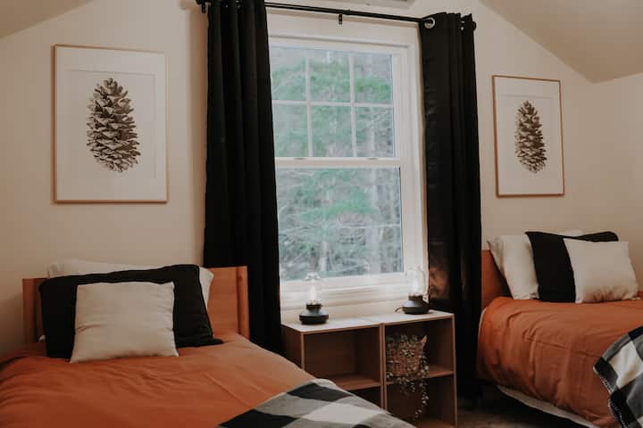 ליהנות מהנוף של הר גרוטו מהחדר הזה.