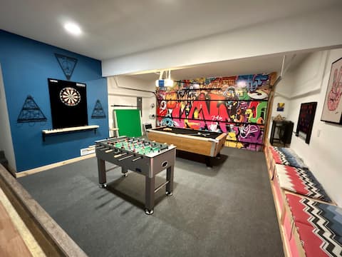 Perfect Vacation Home w/ Game Room Theater Hot Tub