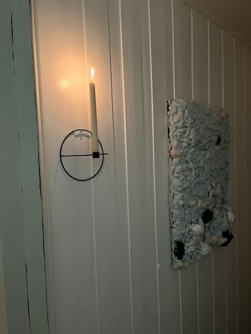 Koselig og nyrenovert loftsleilighet med parkering gallery image 3