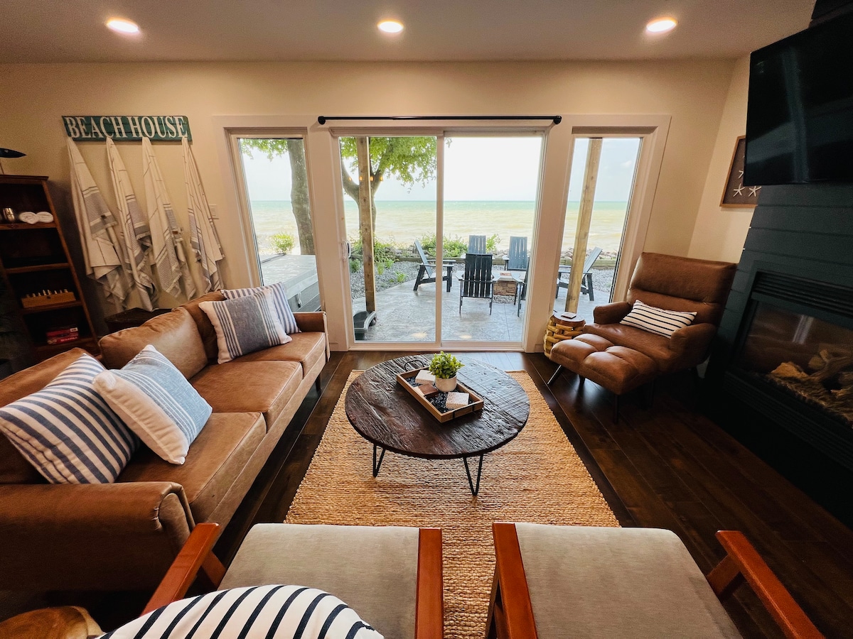 Blue Jean Baby Cottage w/ hot tub Cottages for Rent in Amherstburg, Ontario, Canada Airbnb