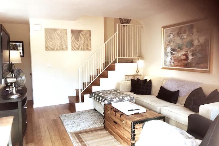 Charming 2bedroom/1.5 Bath Townhome 30-day Minimum - 戈利塔