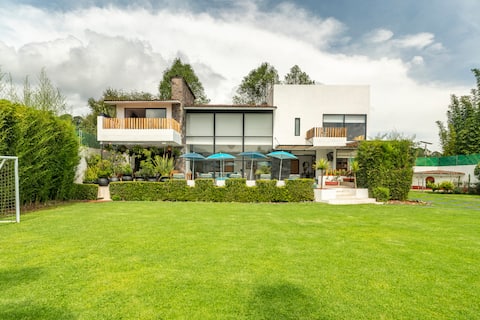 Wonderful House with Heated Pool-Jacuzzi