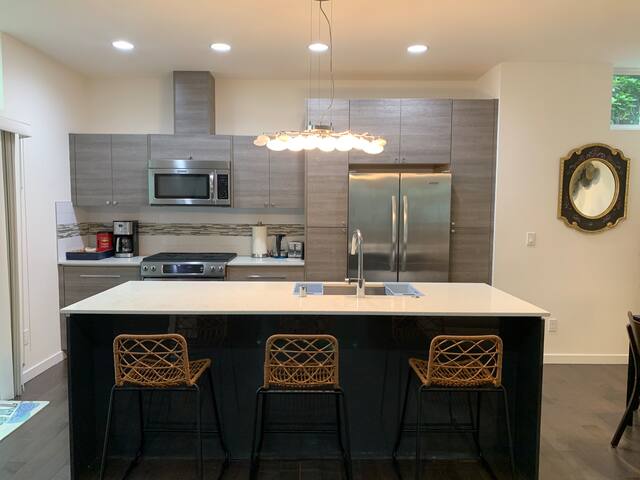 Getaway in Seattle, WA gallery image 2