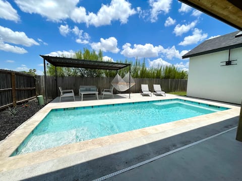 Newly Built Modern Farmhouse with private pool