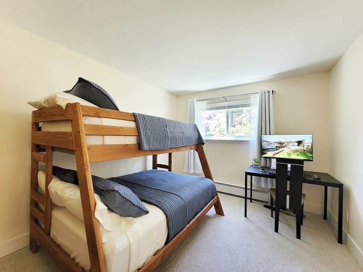 Bedroom 2: 1 Full and 1 Twin, closet and work desk with 32" UltraGear QHD 165Hz HDR Monitor with G-SYNC