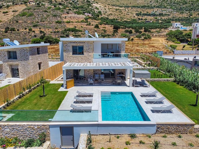 Villa Thoe I Free Breakfast & 450m to the beach gallery image 3