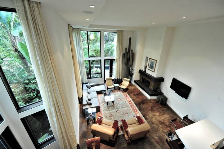 Unique architectural townhome gallery image 4