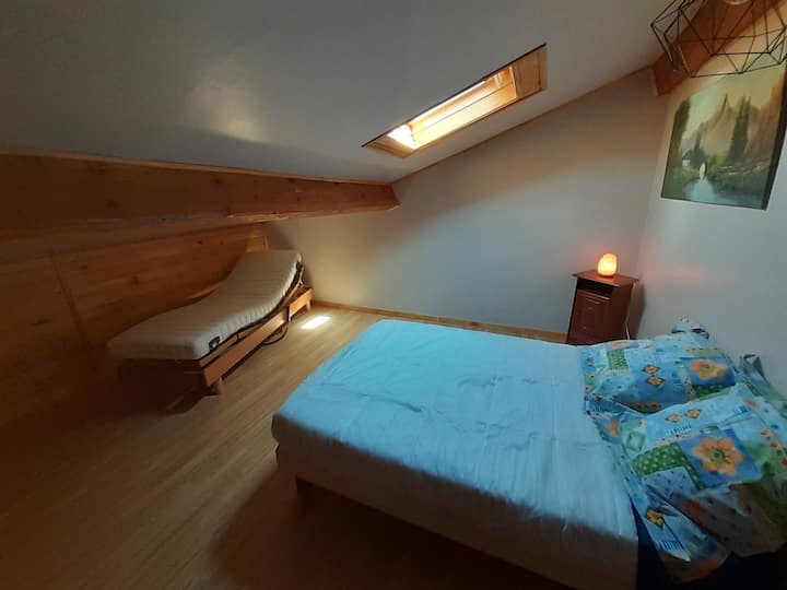 chumba kidogo cha kulala cha dari 120 kitanda na kitanda cha umeme cha kupumzika