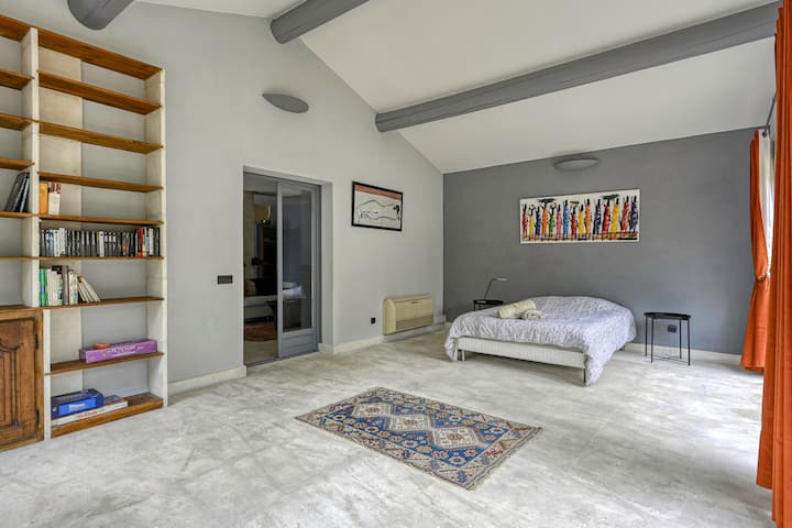 Საძინებელი 3 მდებარეობს პირველ სართულზე