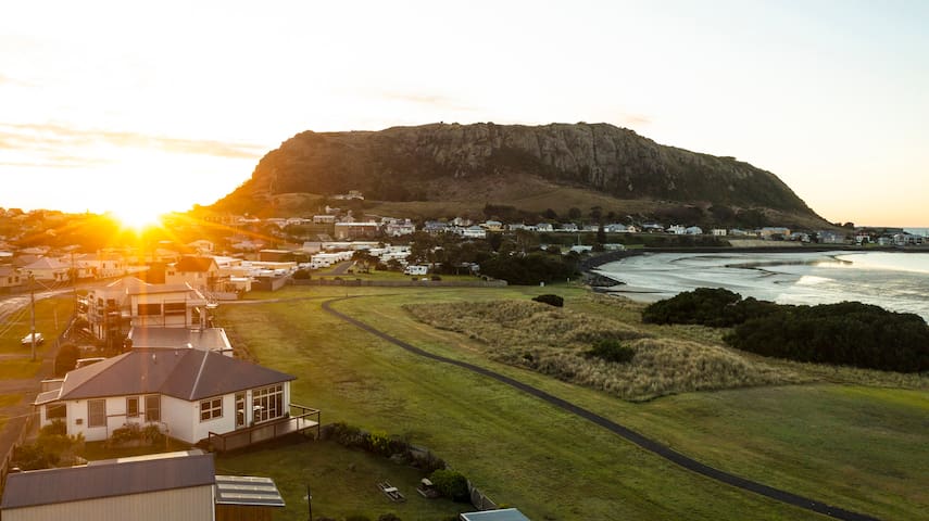 Stanley Beach House with Stunning Nut Views!