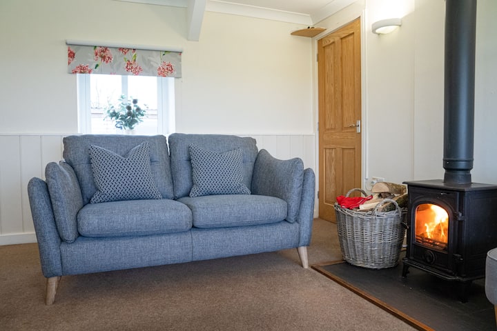 Hot Tub, Stunning Views, Dog Friendly Escape - Cardigan