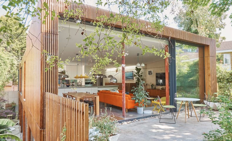 Modernist 6 bedroom house in Battersea, London