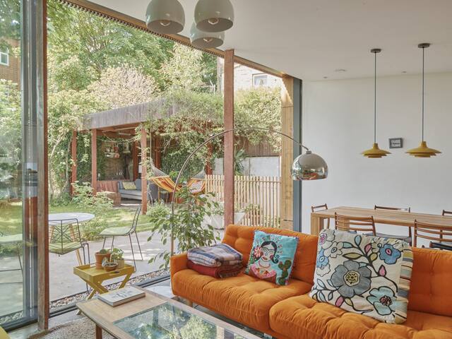 Modernist 6 bedroom house in Battersea, London gallery image 2