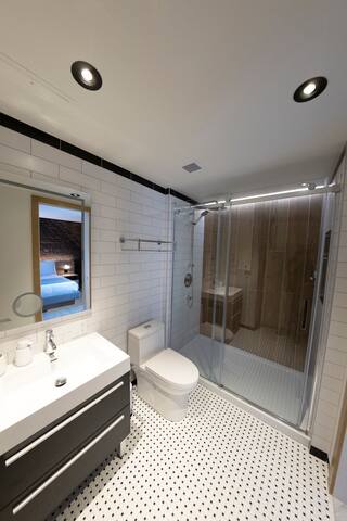 Le 31 McMahon | Grand Exclusive | Suite 2 Bedrooms gallery image 5