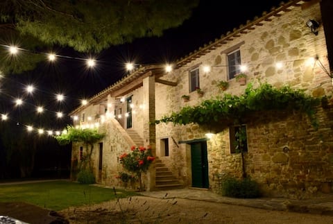 Charming farmhouse with pool and garden