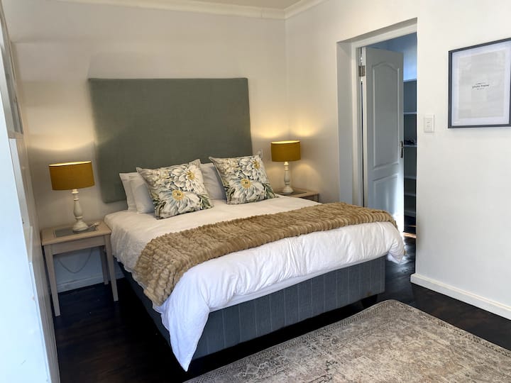 ორადგილიანი საწოლი ლუქს-კლასის სააბაზანოთი