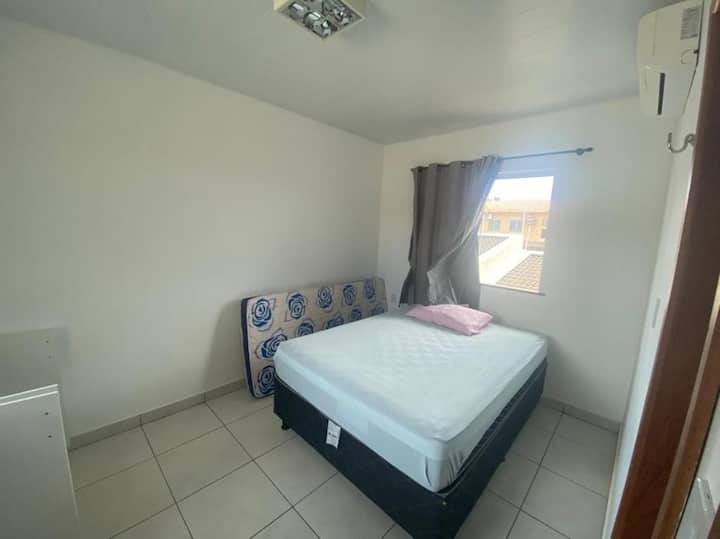 апартамент на втория етаж с домашно легло, допълнителен матрак, хамак и килер.