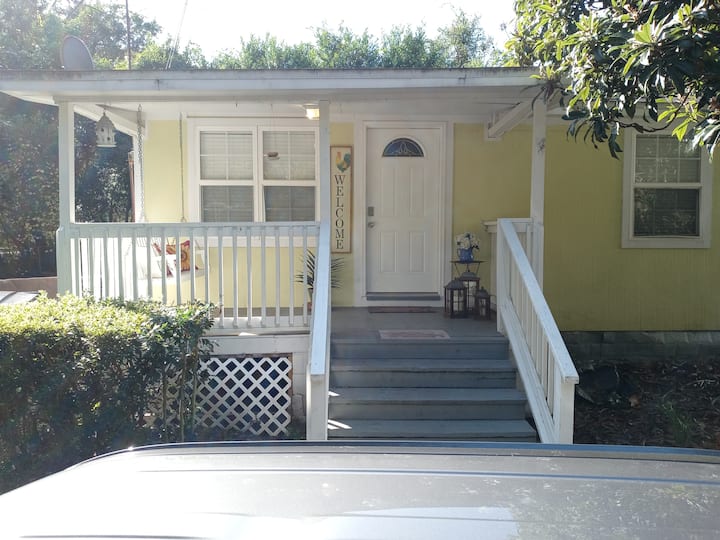 Cute Cottage centrally located to Tallahassee, FL Houses for Rent in