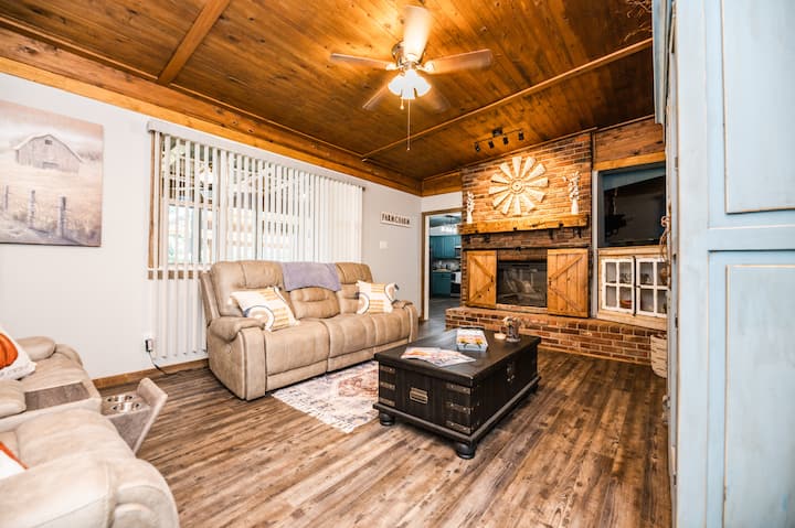 Farmcharm Getaway Outside Memphis | Nearby Winery - Lakeland, TN