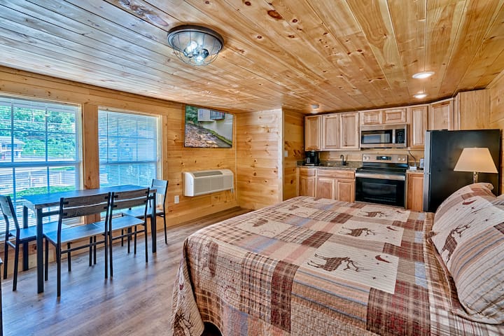 Family Suite | Walk To Anakeesta | Trolly Stop! - Gatlinburg, TN