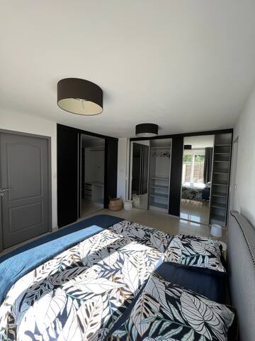 Maison chaleureuse du sud avec jardin paysager gallery image 3