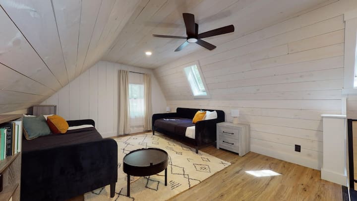 Retiro en loft: luminoso y espacioso con una decoración elegante, ¡perfecto para relajarse después de un día de aventura!