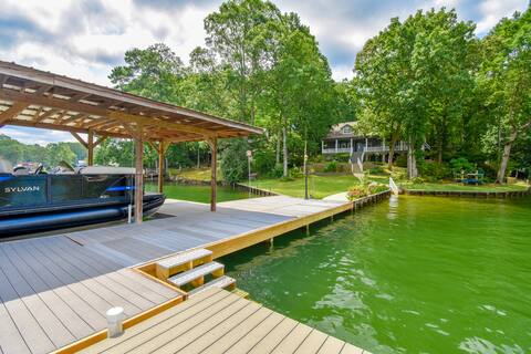 Exquisite lakefront home with game room, sleeps 14