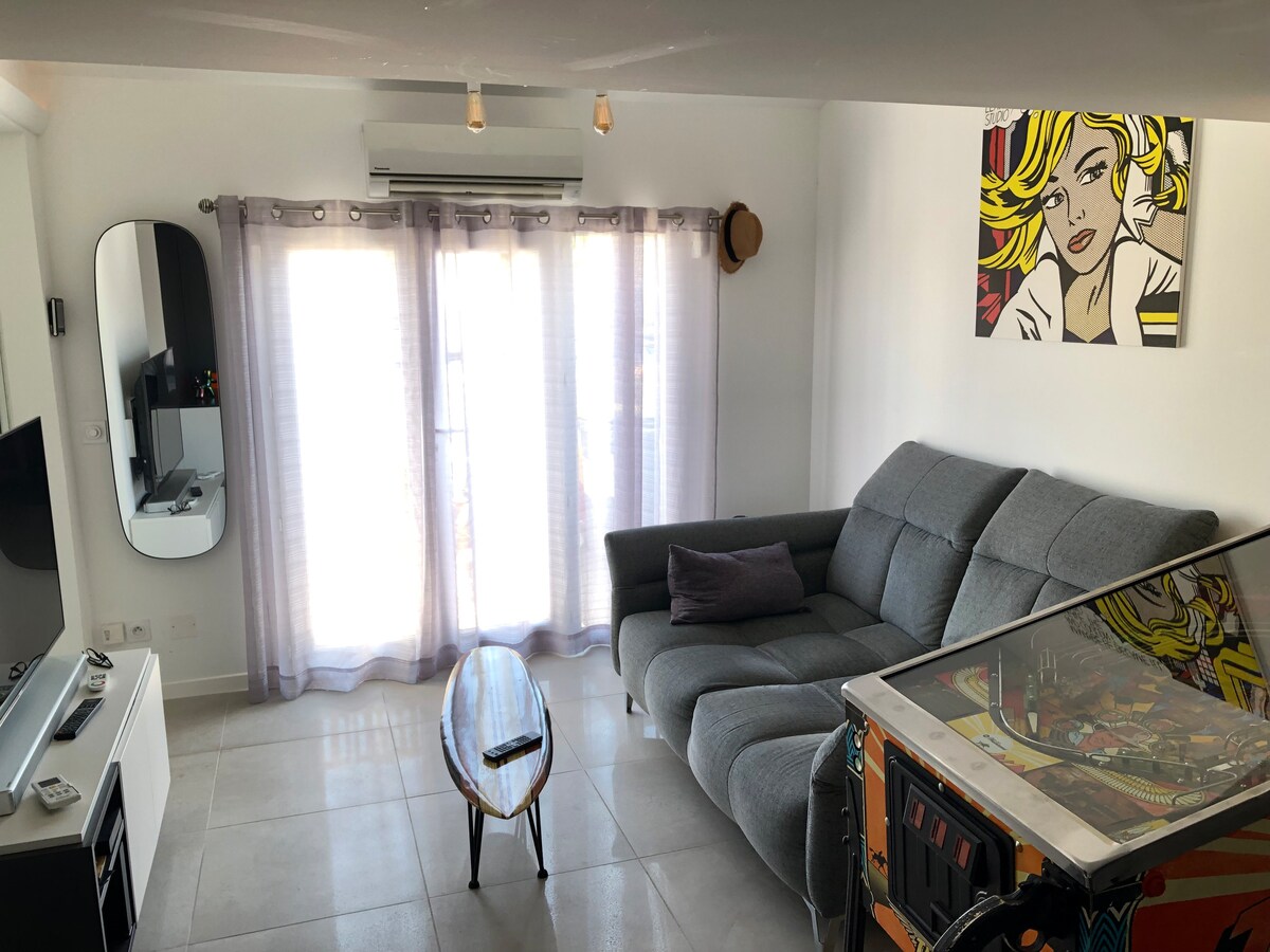 Popular Airbnb listing: BEACH HOUSE WITH JACUZZI in Frontignan