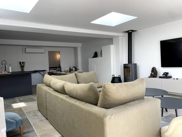 Agréable maison de ville avec piscine gallery image 2