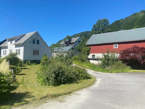 Cozy house. Short distance to Bergen, mountains and fjords.