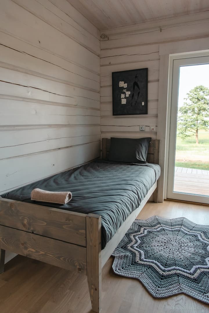 Tuba "õhk" - invatuba.
Tuba "õhk" - ruumi puudega inimestele.