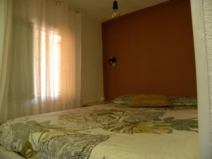 Alcove مع نافذة 