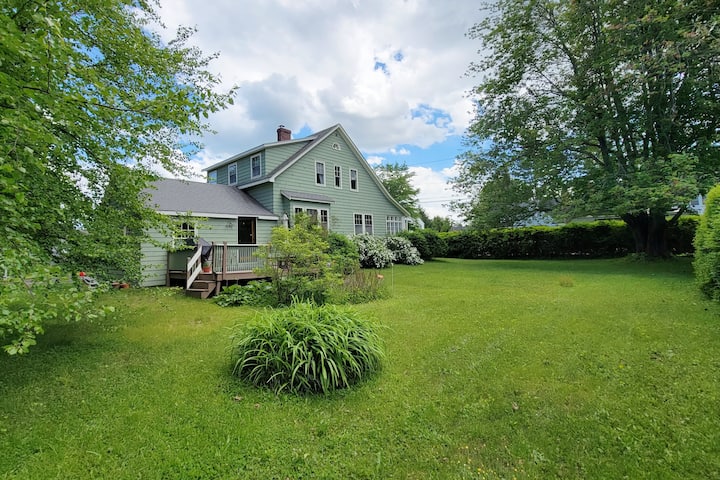Historic Seaside Cottage 5 min from Portland!
